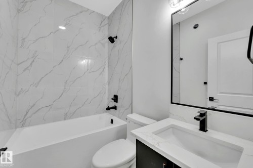 24 104 Allard Link, Edmonton, AB - Indoor Photo Showing Bathroom