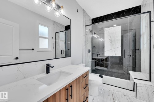 24 104 Allard Link, Edmonton, AB - Indoor Photo Showing Bathroom
