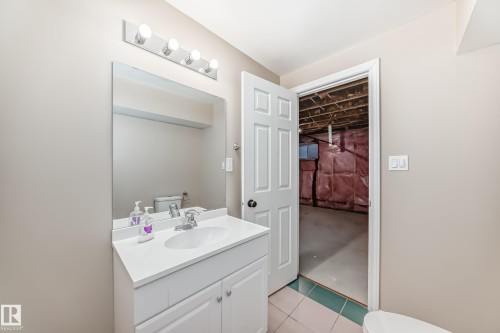 283 Griesbach Road, Edmonton, AB - Indoor Photo Showing Bathroom