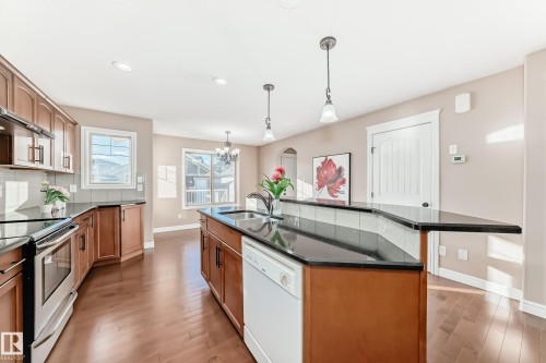 283 Griesbach Road, Edmonton, AB - Indoor Photo Showing Kitchen With Upgraded Kitchen