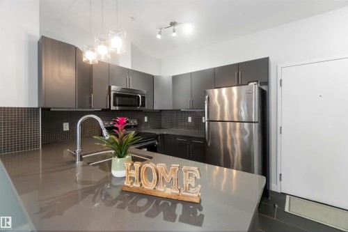 107 10611 117 Street Nw, Edmonton, AB - Indoor Photo Showing Kitchen With Double Sink With Upgraded Kitchen