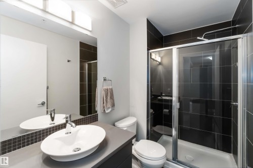 107 10611 117 Street Nw, Edmonton, AB - Indoor Photo Showing Bathroom