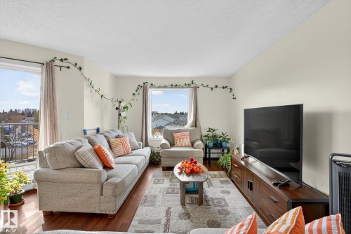 402 9620 174 Street, Edmonton, AB - Indoor Photo Showing Living Room