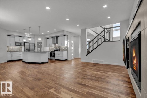 7142 May Cr, Edmonton, AB - Indoor Photo Showing Kitchen With Upgraded Kitchen