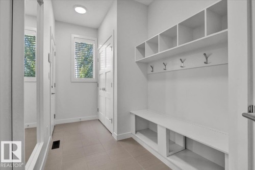 7142 May Cr, Edmonton, AB - Indoor