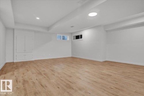 7142 May Cr, Edmonton, AB - Indoor Photo Showing Other Room