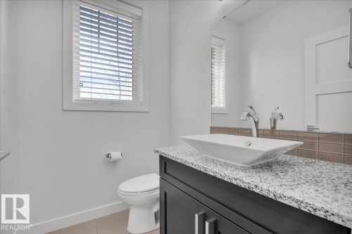 7142 May Cr, Edmonton, AB - Indoor Photo Showing Bathroom