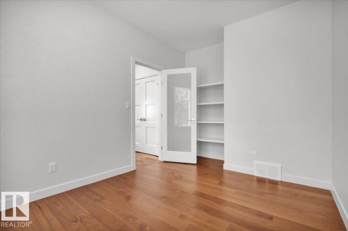 7142 May Cr, Edmonton, AB - Indoor Photo Showing Other Room