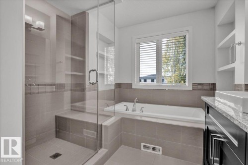7142 May Cr, Edmonton, AB - Indoor Photo Showing Bathroom