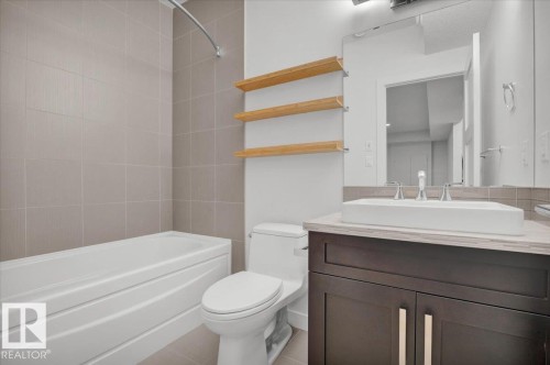 7142 May Cr, Edmonton, AB - Indoor Photo Showing Bathroom