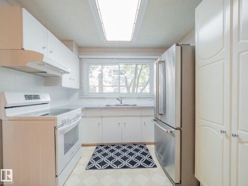 14315 58 Street, Edmonton, AB - Indoor Photo Showing Kitchen