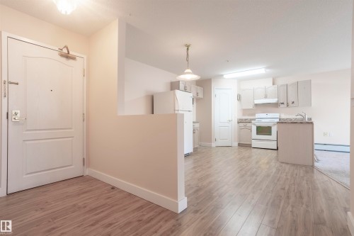 262 13441 127 Street, Edmonton, AB - Indoor Photo Showing Kitchen