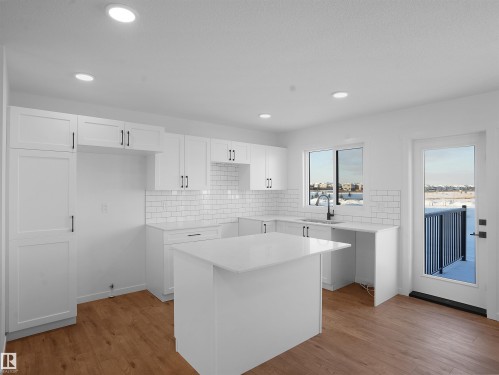 24 1430 Aster Way, Edmonton, AB - Indoor Photo Showing Kitchen With Upgraded Kitchen