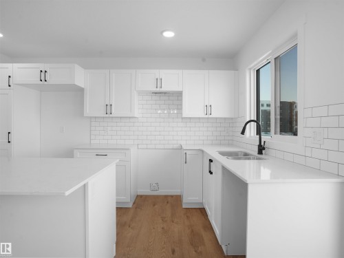 24 1430 Aster Way, Edmonton, AB - Indoor Photo Showing Kitchen With Double Sink With Upgraded Kitchen