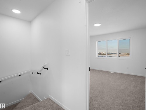 24 1430 Aster Way, Edmonton, AB - Indoor Photo Showing Other Room