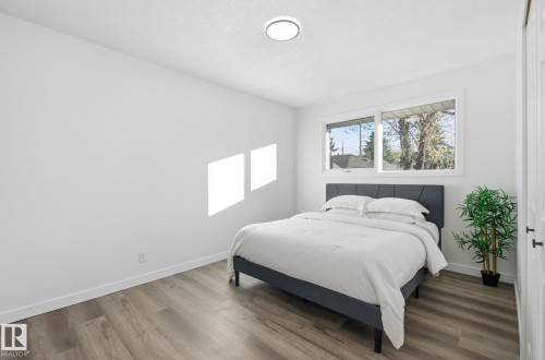 13507 124 Avenue, Edmonton, AB - Indoor Photo Showing Bedroom