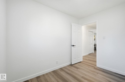 13507 124 Avenue, Edmonton, AB - Indoor Photo Showing Other Room