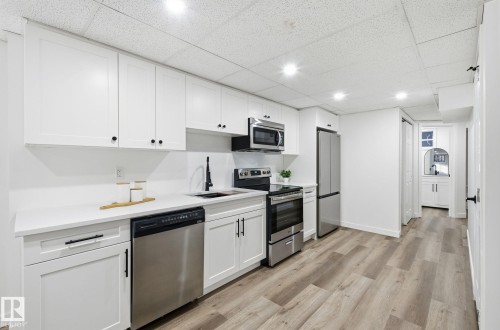 13507 124 Avenue, Edmonton, AB - Indoor Photo Showing Kitchen With Stainless Steel Kitchen