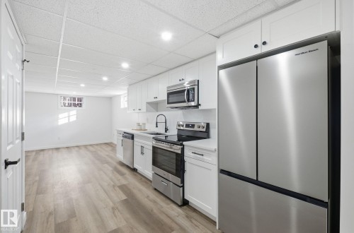 13507 124 Avenue, Edmonton, AB - Indoor Photo Showing Kitchen With Stainless Steel Kitchen