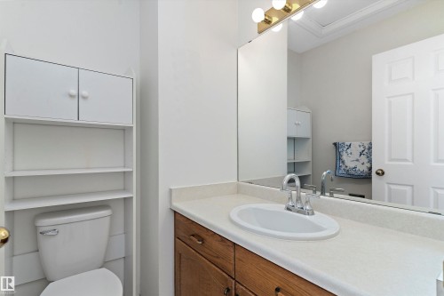 13851 131 Avenue, Edmonton, AB - Indoor Photo Showing Bathroom