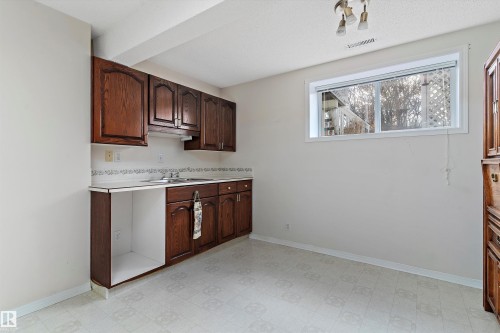 13851 131 Avenue, Edmonton, AB - Indoor Photo Showing Kitchen