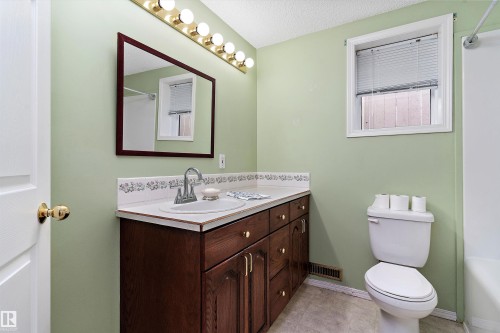 13851 131 Avenue, Edmonton, AB - Indoor Photo Showing Bathroom