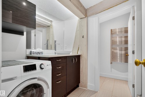 7222 119 Street, Edmonton, AB - Indoor Photo Showing Laundry Room