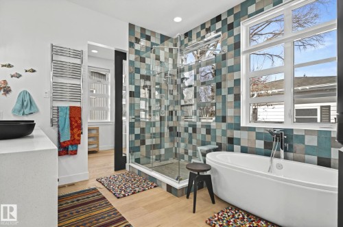 7222 119 Street, Edmonton, AB - Indoor Photo Showing Bathroom