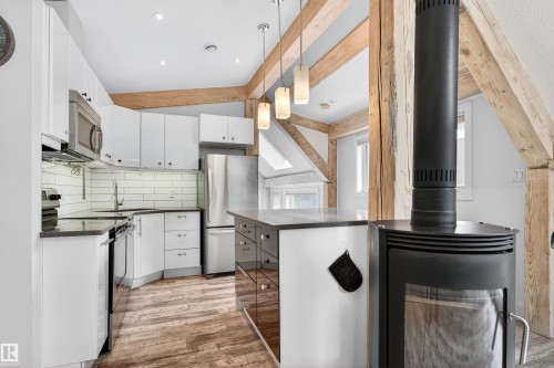 7222 119 Street, Edmonton, AB - Indoor Photo Showing Kitchen With Upgraded Kitchen