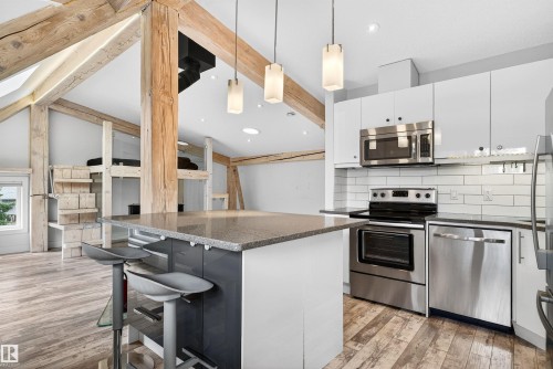 7222 119 Street, Edmonton, AB - Indoor Photo Showing Kitchen With Upgraded Kitchen