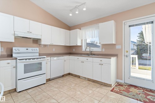 15028 128 Street, Edmonton, AB - Indoor Photo Showing Kitchen
