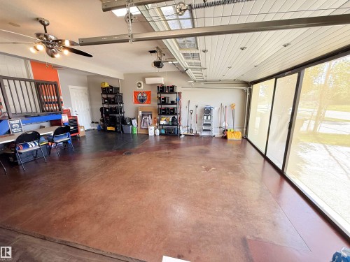 1186 Genesis Lake Boulevard, Stony Plain, AB - Indoor Photo Showing Garage