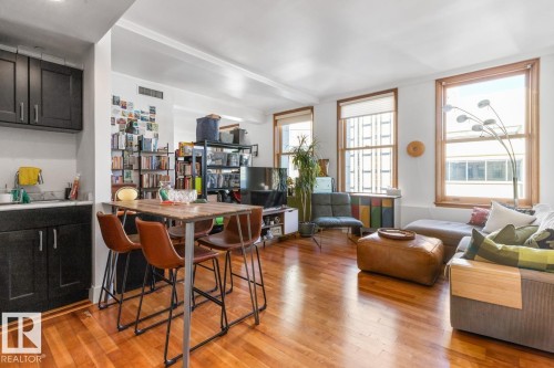909 10134 100 Street, Edmonton, AB - Indoor Photo Showing Living Room