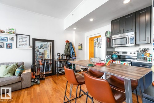 909 10134 100 Street, Edmonton, AB - Indoor