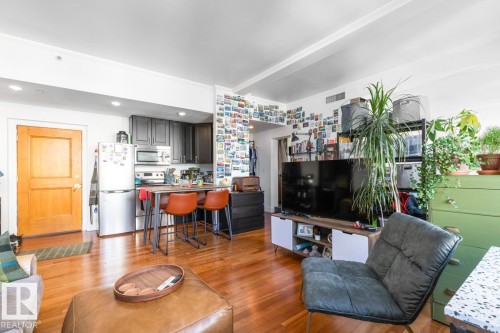 909 10134 100 Street, Edmonton, AB - Indoor Photo Showing Living Room