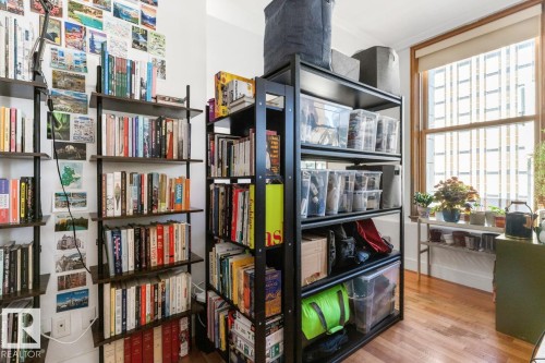 909 10134 100 Street, Edmonton, AB - Indoor