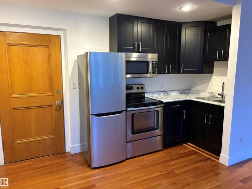 909 10134 100 Street, Edmonton, AB - Indoor Photo Showing Kitchen