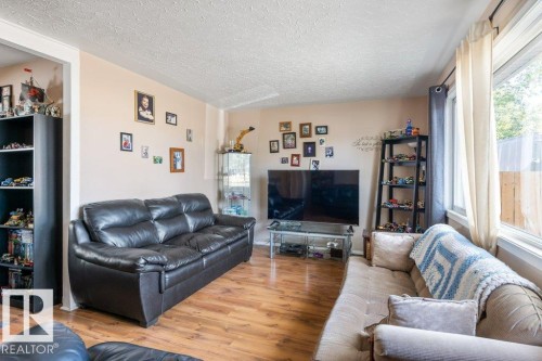 13003 129 Avenue, Edmonton, AB - Indoor Photo Showing Living Room