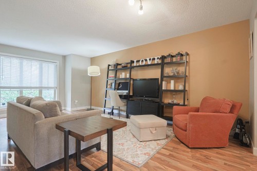 2544 Anderson Way, Edmonton, AB - Indoor Photo Showing Living Room