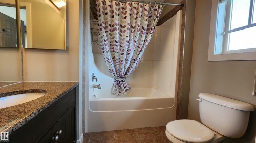 2544 Anderson Way, Edmonton, AB - Indoor Photo Showing Bathroom