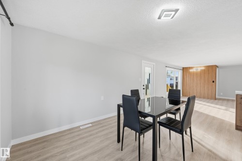 2 Cliff Crescent, Edmonton, AB - Indoor Photo Showing Dining Room
