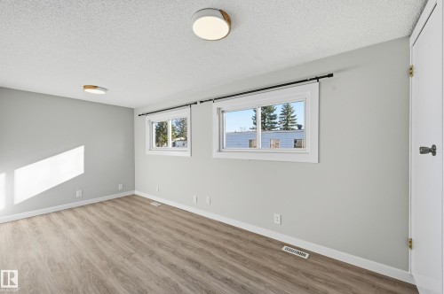 2 Cliff Crescent, Edmonton, AB - Indoor Photo Showing Other Room