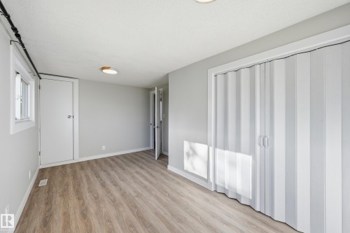 2 Cliff Crescent, Edmonton, AB - Indoor Photo Showing Other Room