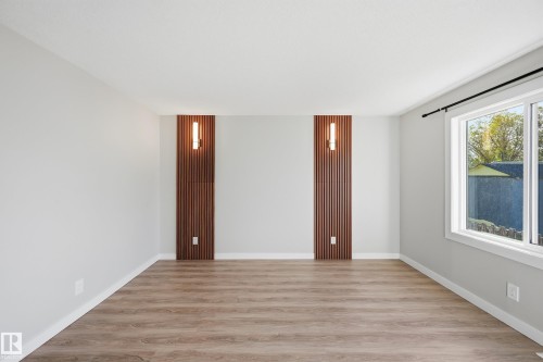2 Cliff Crescent, Edmonton, AB - Indoor Photo Showing Other Room