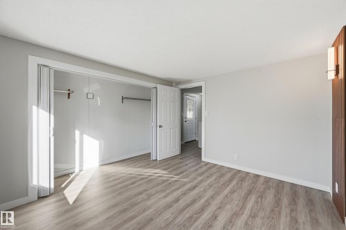 2 Cliff Crescent, Edmonton, AB - Indoor Photo Showing Other Room
