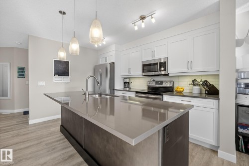 7139 Cardinal Way, Edmonton, AB - Indoor Photo Showing Kitchen With Double Sink With Upgraded Kitchen