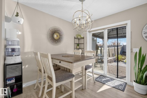 7139 Cardinal Way, Edmonton, AB - Indoor Photo Showing Dining Room