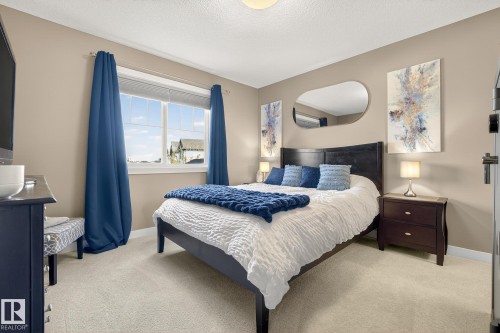 7139 Cardinal Way, Edmonton, AB - Indoor Photo Showing Bedroom
