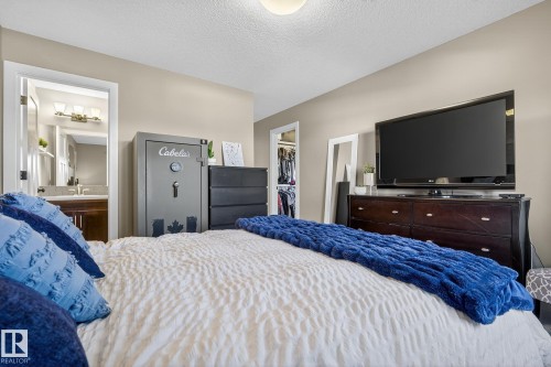 7139 Cardinal Way, Edmonton, AB - Indoor Photo Showing Bedroom
