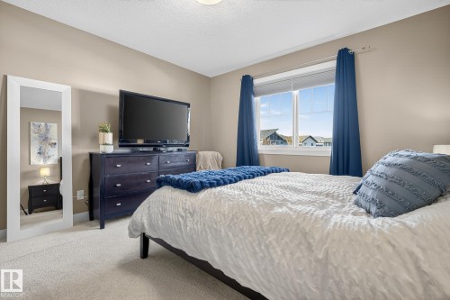 7139 Cardinal Way, Edmonton, AB - Indoor Photo Showing Bedroom